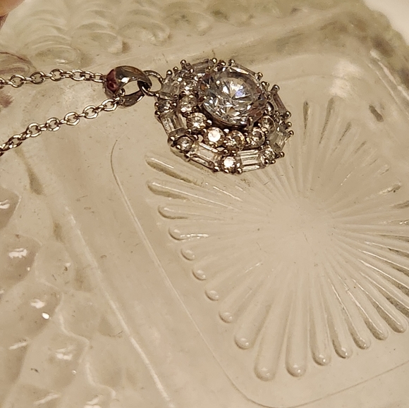 Bella Luce means Beautiful Light in Italian.. Vintage nspired necklace - Picture 3 of 8